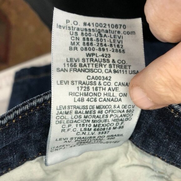 Levis Signature Womens Jean Shorts Size 12 Blue Denim Casual Summer Classic - Picture 10 of 16